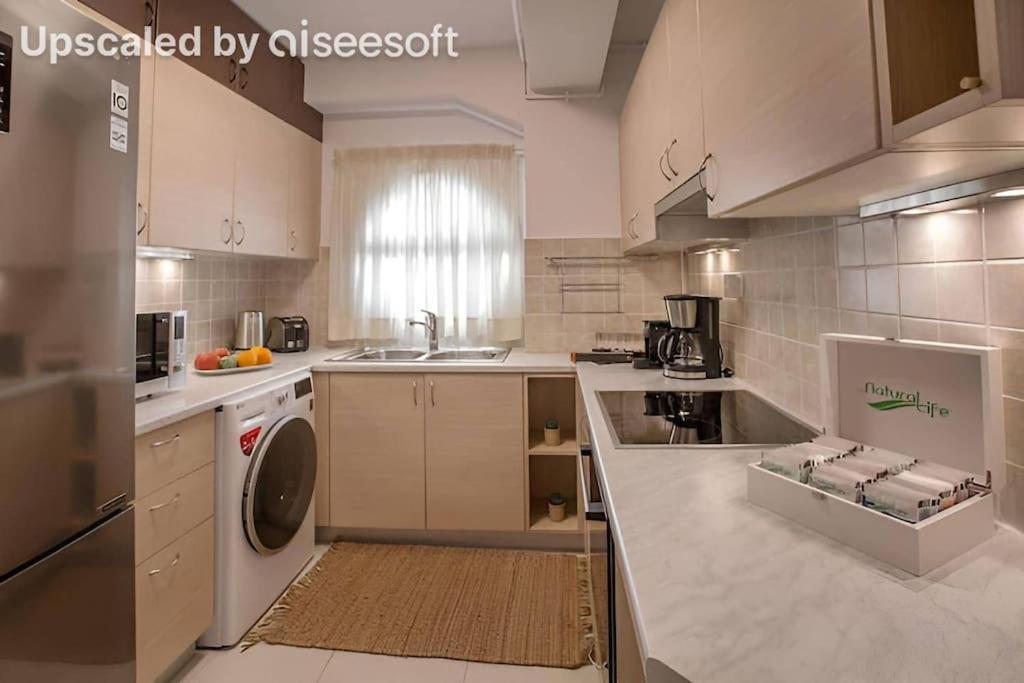 Modern Apartment In The Heart Of The City アテネ エクステリア 写真