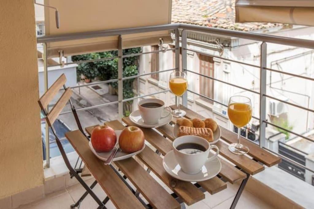 Modern Apartment In The Heart Of The City アテネ エクステリア 写真